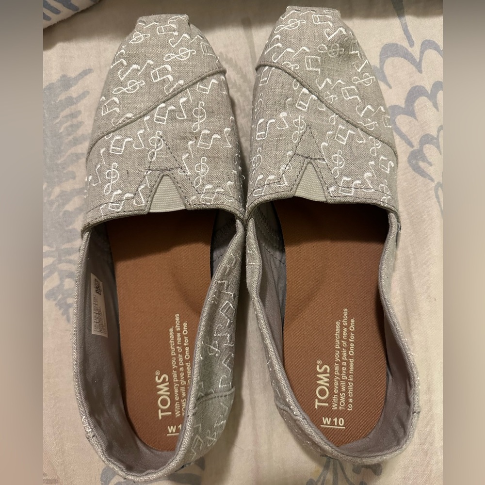 Gently Used Music Notes Women’s Size 10 Toms!